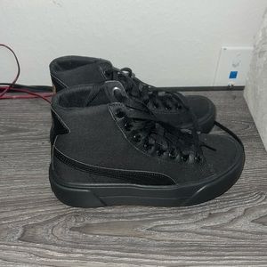 Brand new women’s puma all black